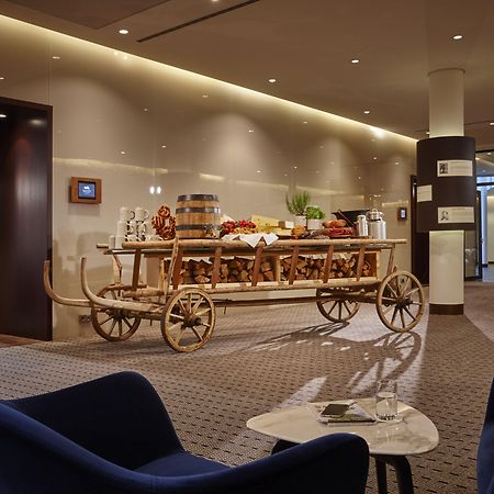 Kempinski Hotel Μπερχτεσγκάντεν Εξωτερικό φωτογραφία The lounge at the airport