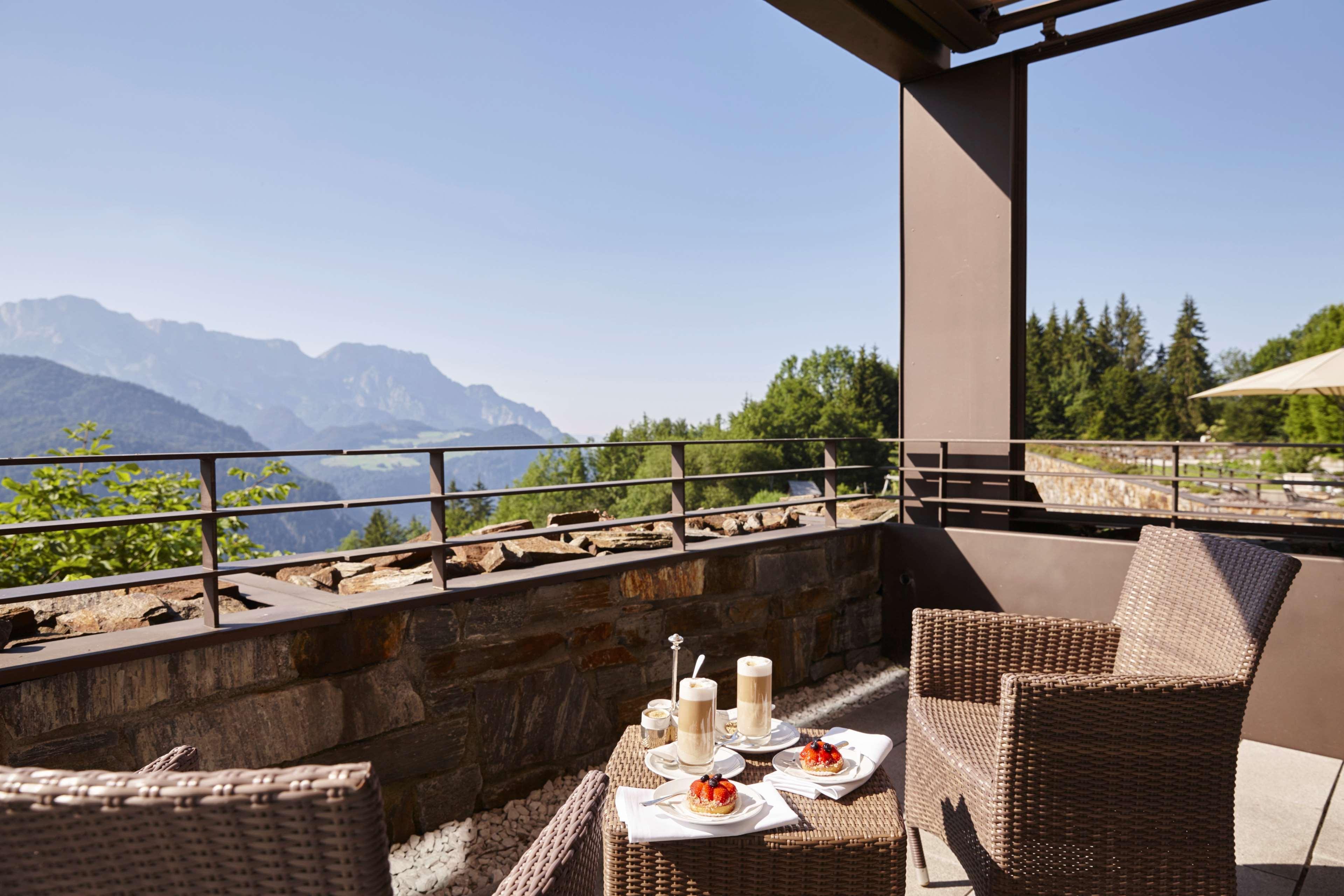 Kempinski Hotel Μπερχτεσγκάντεν Εξωτερικό φωτογραφία The terrace at the hotel