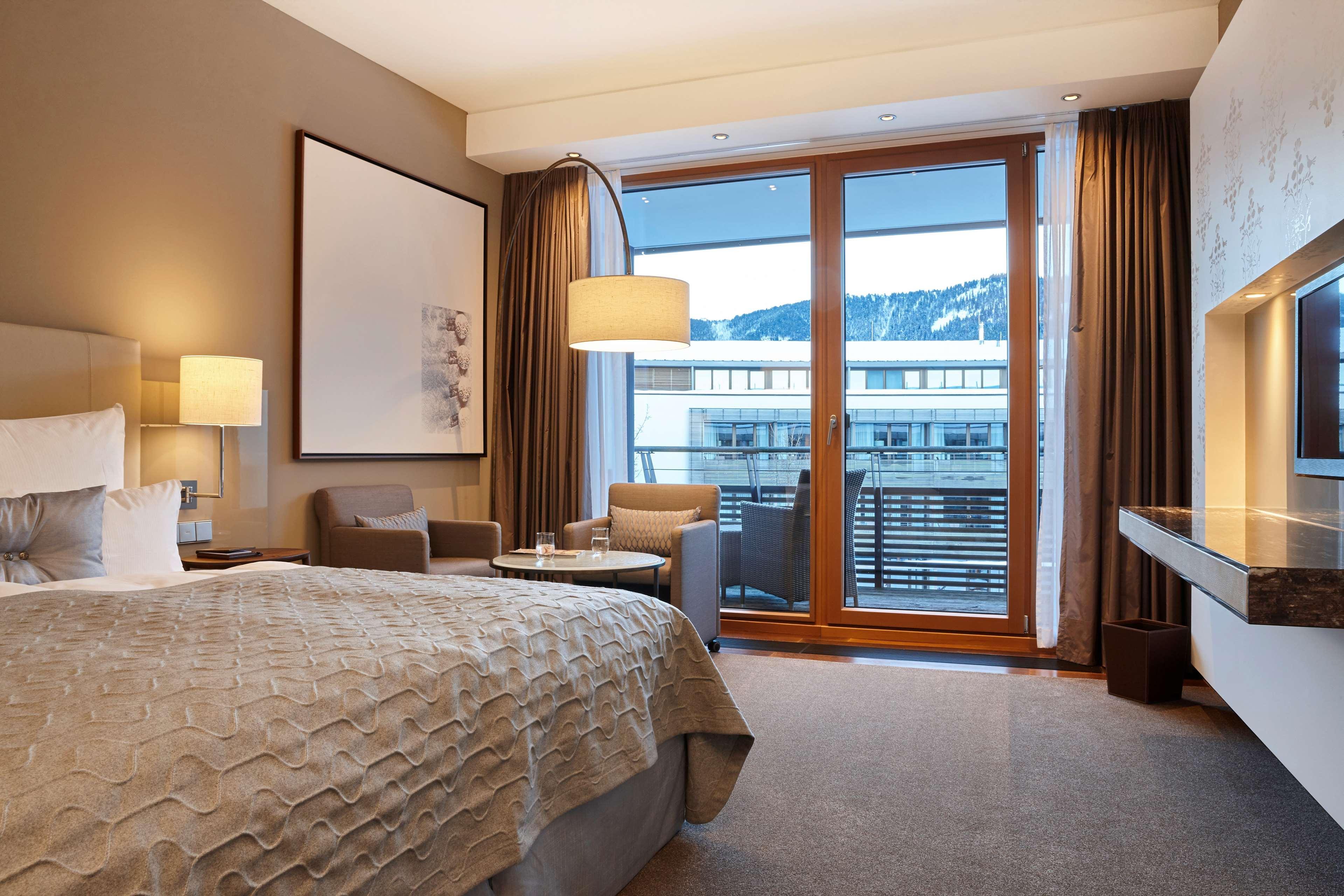 Kempinski Hotel Μπερχτεσγκάντεν Εξωτερικό φωτογραφία A room at the Hotel Axelmannstein